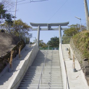 都萬神社