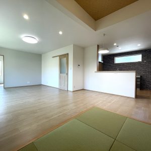 広々リビングで団らんのお家
